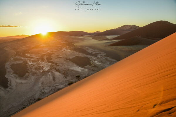 Lever de soleil sur le désert du Namib