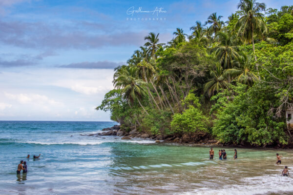 La plage de Hiriketiya au Sri Lanka