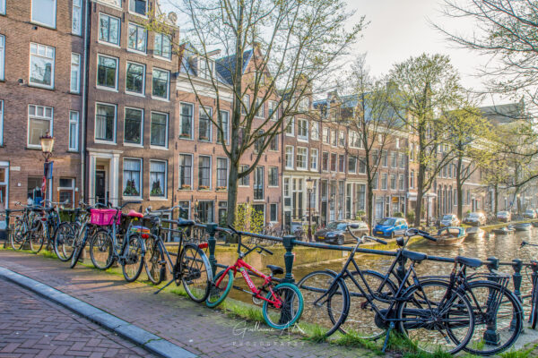 Sur un petit pont d’Amsterdam