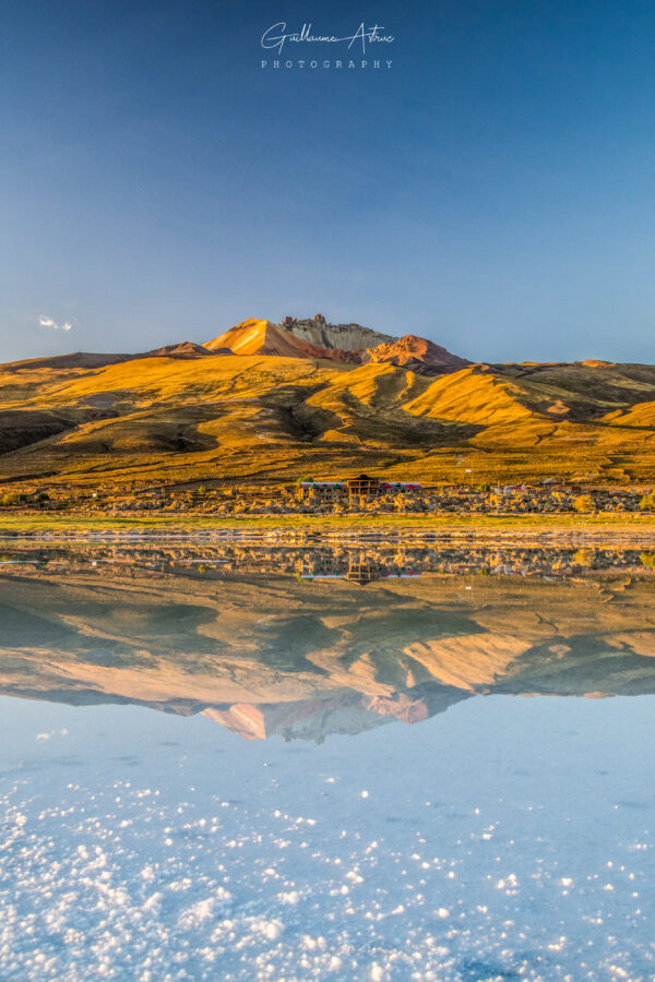 Reflet du volcan Tunupa en Bolivie