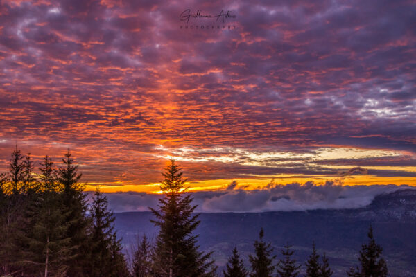 Coucher de soleil irréel sur les Alpes