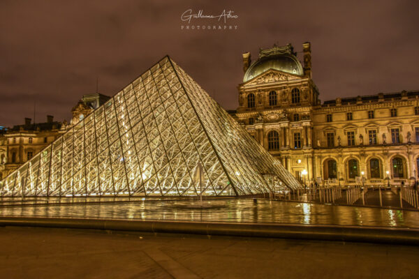 Le Louvre de nuit