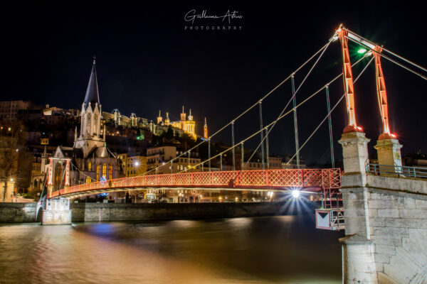 La passerelle Saint-Georges de nuit