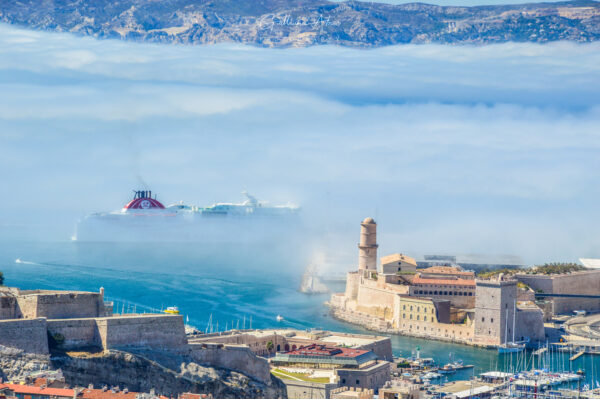 Marseille dans la brume