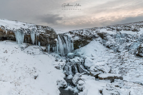 La cascade gelée de Selvallafoss en Islande