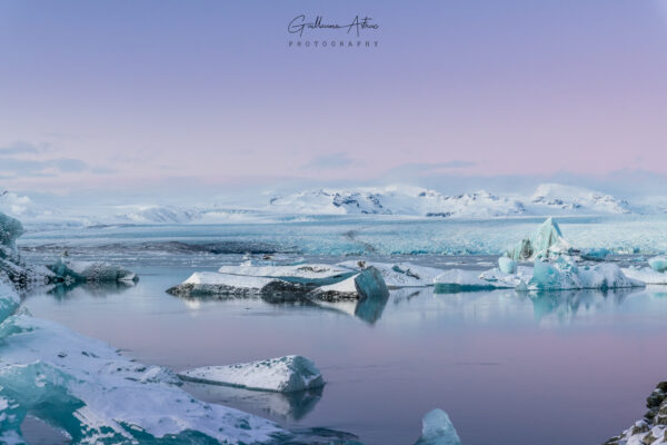 Instant paisible pour les icebergs de Jökulsárlón