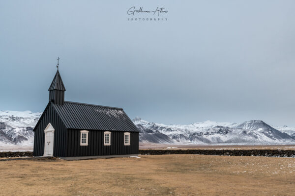L’église noire de Buðir en Islande