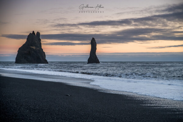 La plage de sable noir de Reynisfjara