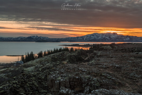 Coucher de soleil sur le parc de Thingvellir en Islande