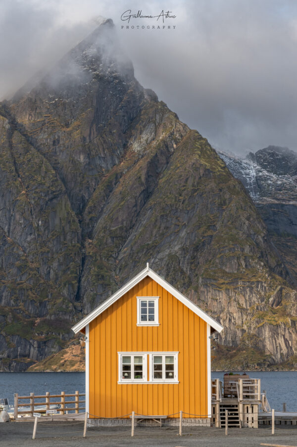 La mythique petite maison jaune de Sakrisøy
