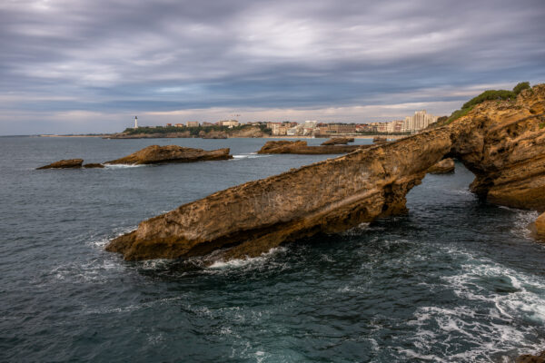 Rochers de Biarritz : Sous le regard du phare