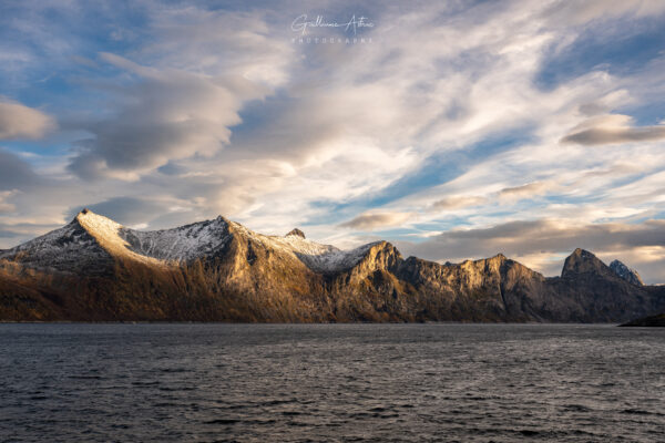 Montagnes de Senja sous la lumière d’hiver